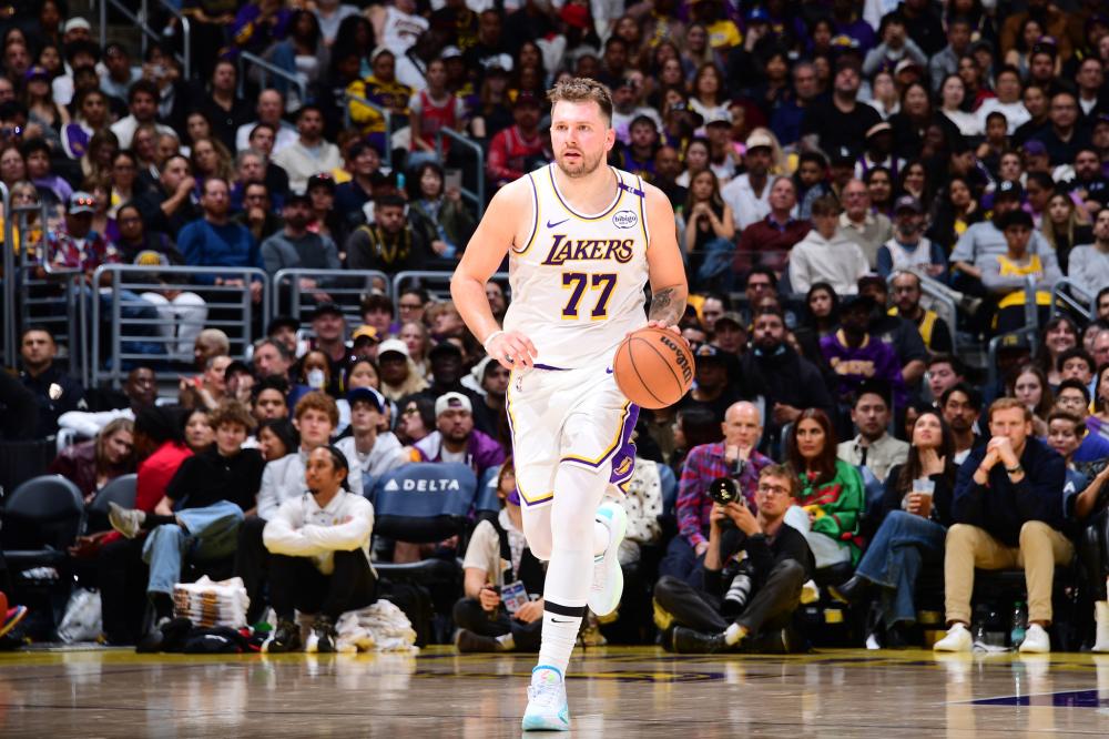 迟来的告别，拜仁在主场为科曼举办告别仪式