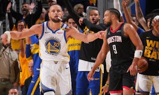 周末足坛激烈对决，拜仁、曼城、巴萨、AC米兰分别取得胜利，上演精彩绝杀。